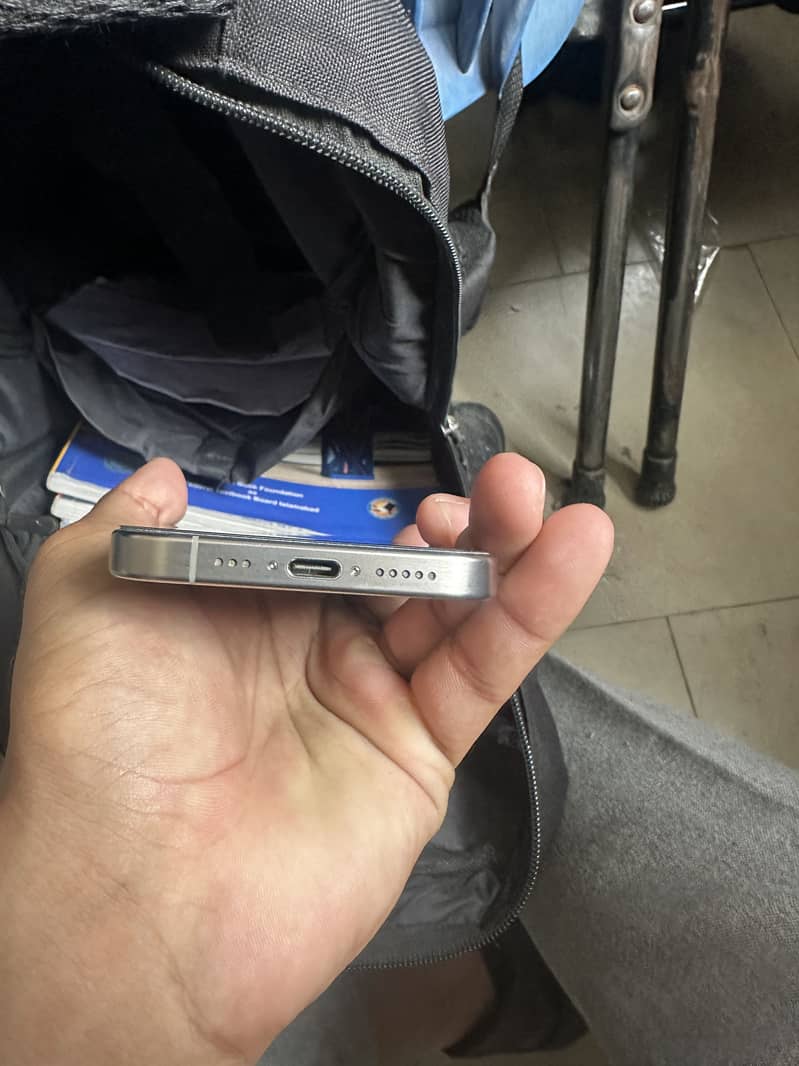 Apple iPhone 15 Pro 3