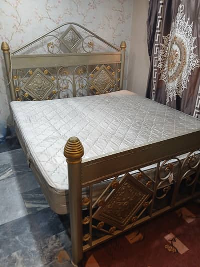 Heavy weight iron bed