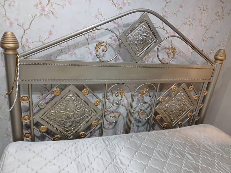 Iron bed 3