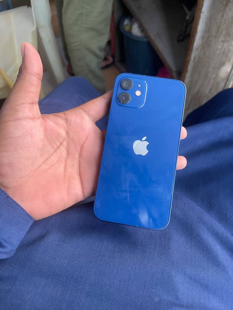 Apple iPhone 12 4
