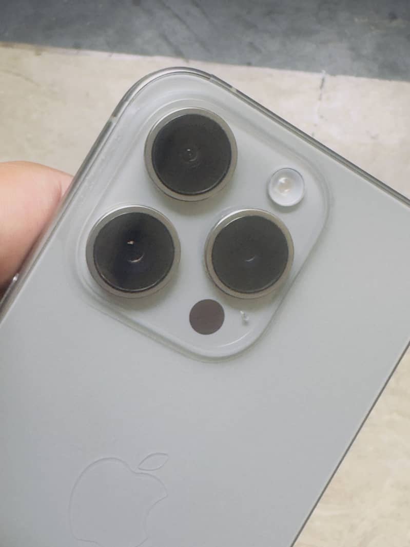 Apple iPhone 15 Pro 2