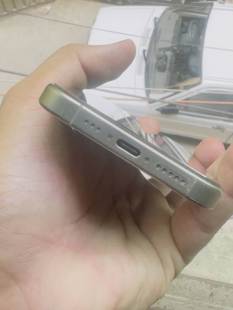 Apple iPhone 15 Pro 3