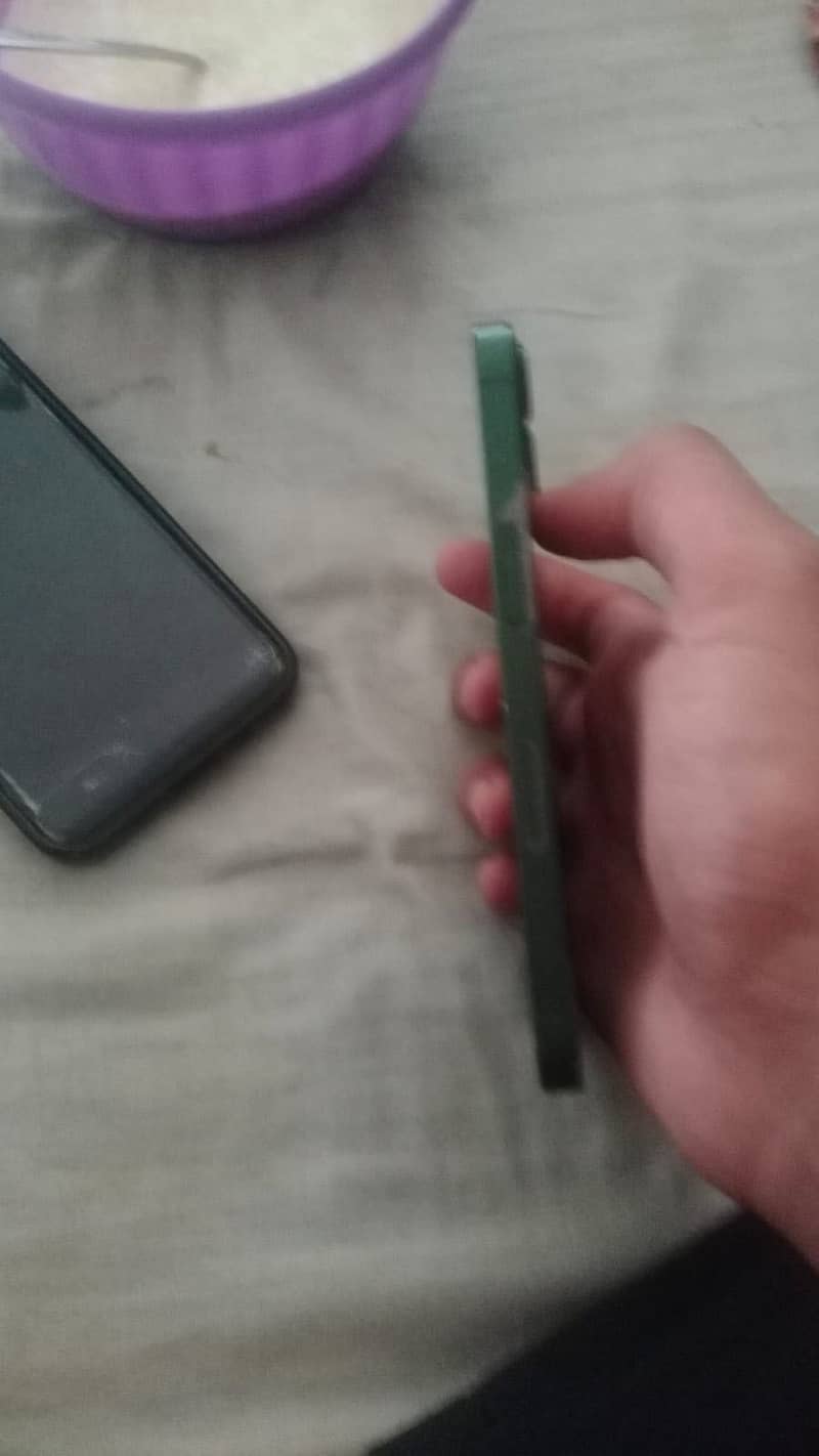 Apple iPhone 13 2
