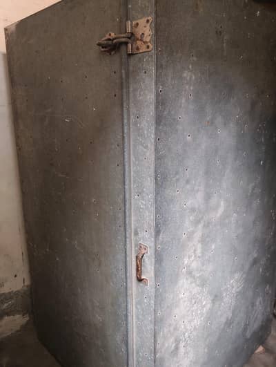 peti or steel trunk for sale