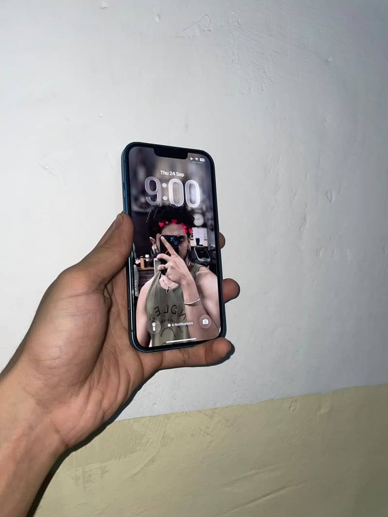 Apple iPhone 13 3