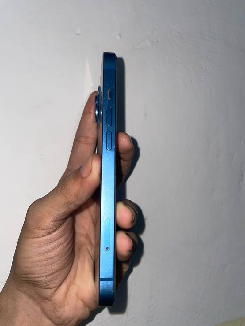 Apple iPhone 13 4