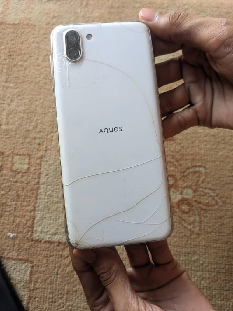 Sharp Aquos R2 1