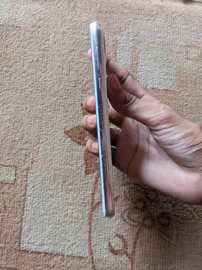 Sharp Aquos R2 6