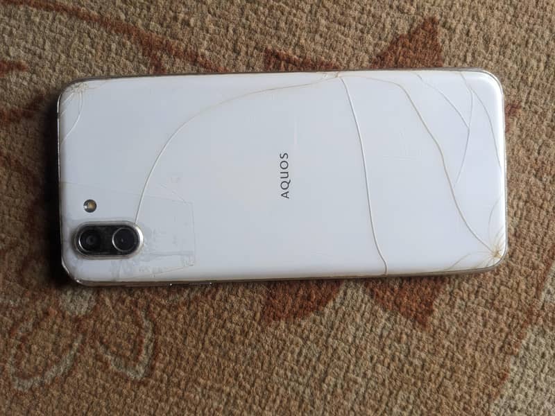 Sharp Aquos R2 8