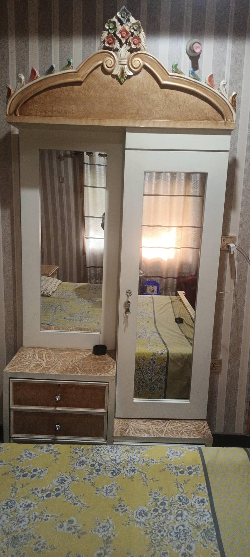 dressing table for sell 0