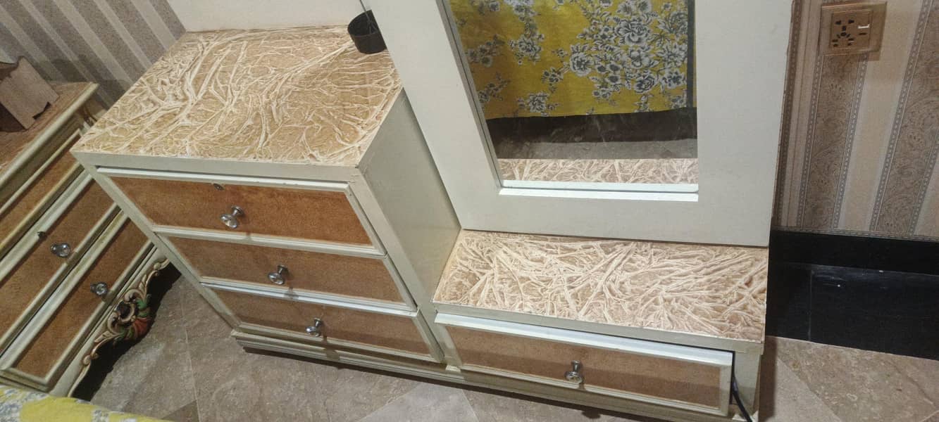 dressing table for sell 1
