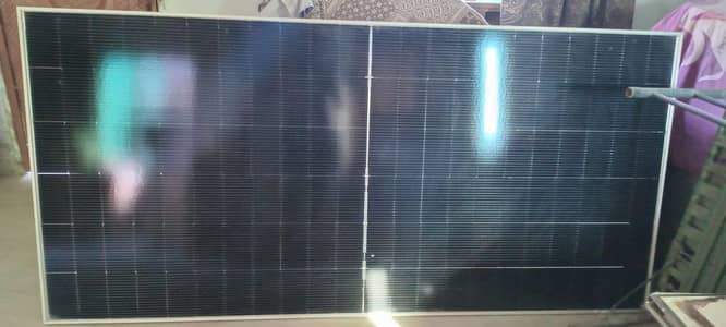 1 x astroenergy 615W solar panel for sale with one dot