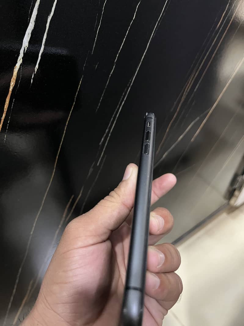 Apple iPhone 11 7