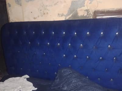 king size full poshish Wala bed with side tabel