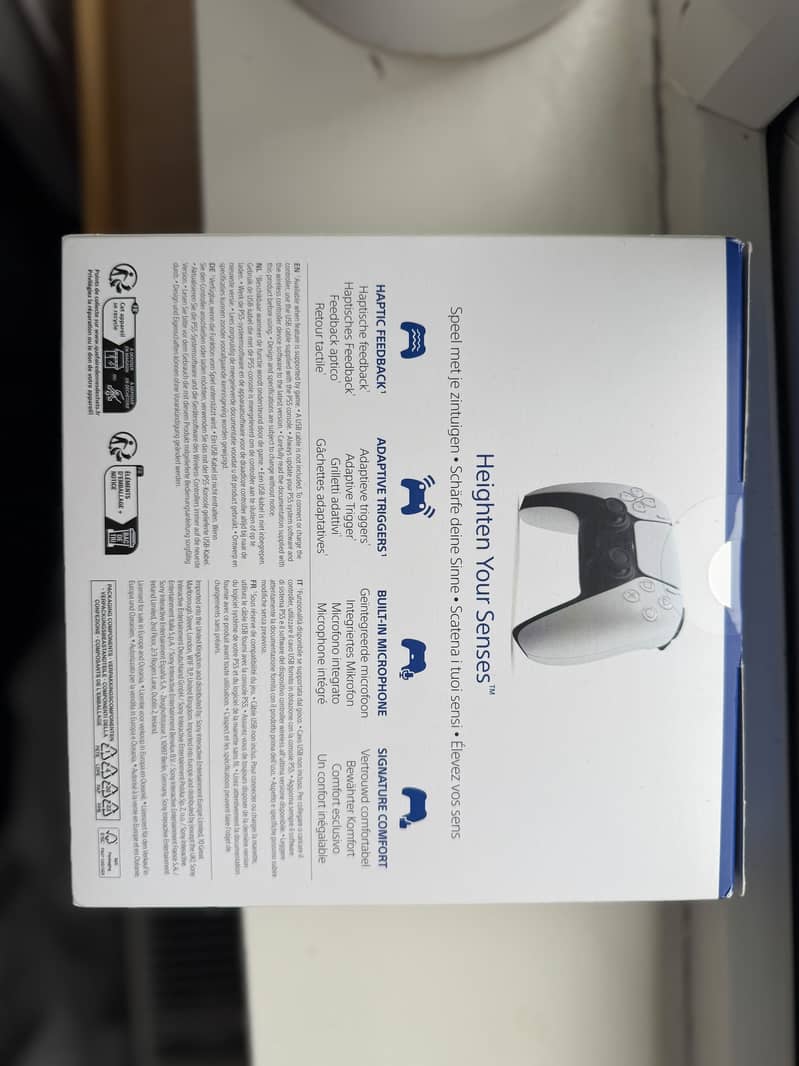 Dual sense controller 1