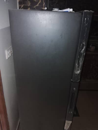 Haier ka fridge hai 3 mahinay Chala huwa medium size
