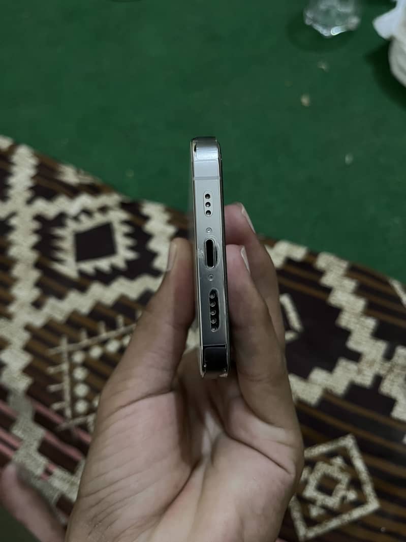 Apple iPhone 13 Pro 2