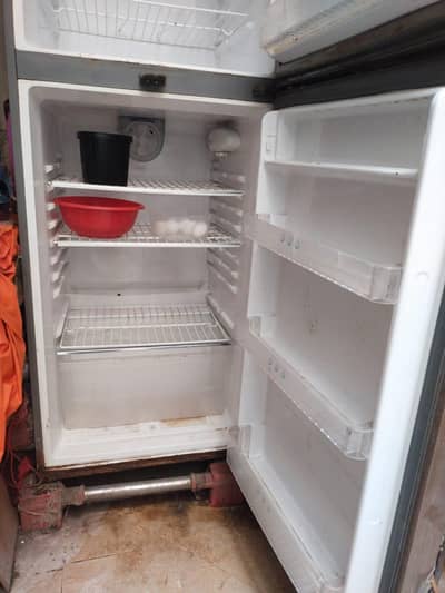 in working 14 cubic feet fridge