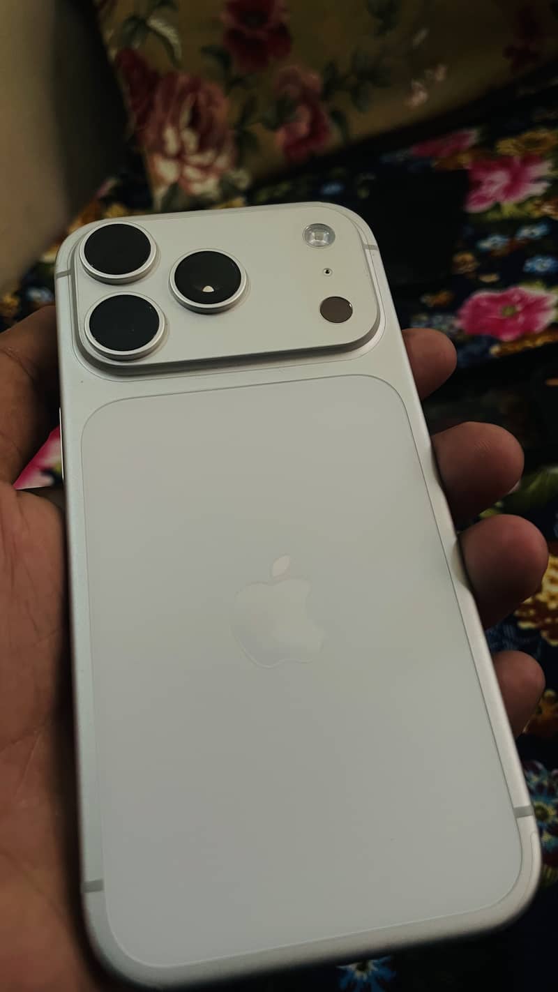 Apple iPhone 17 Pro 1