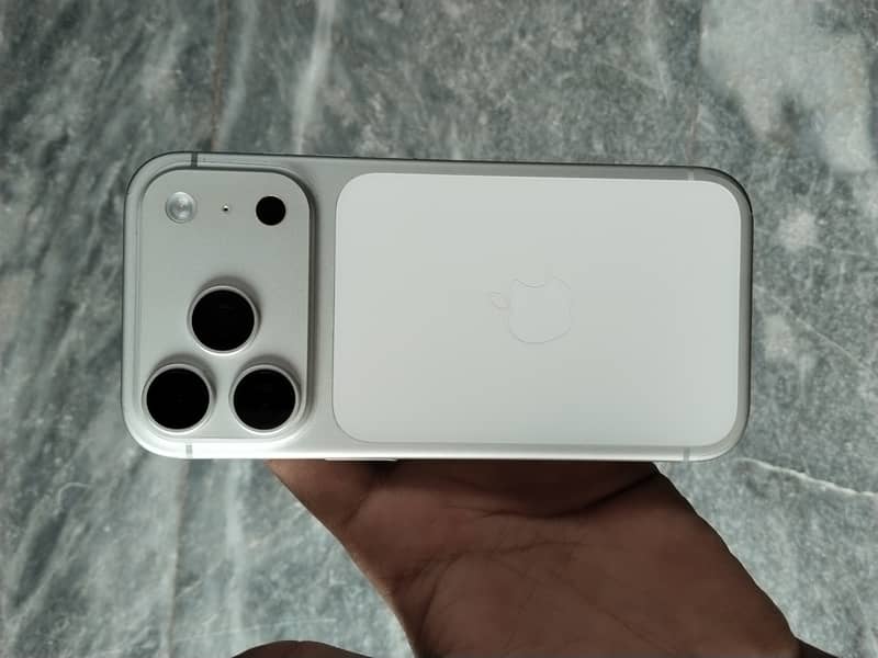 Apple iPhone 17 Pro 6