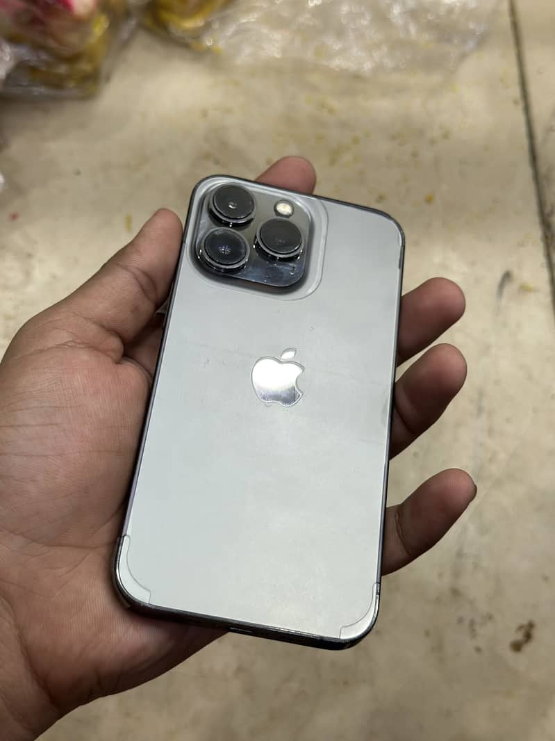 Apple iPhone 13 Pro 2