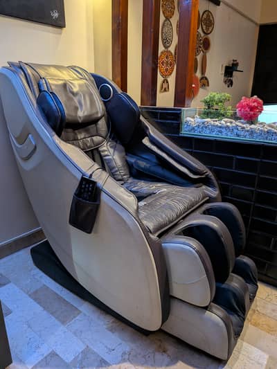 JC buckman Massage chair with built in speakers