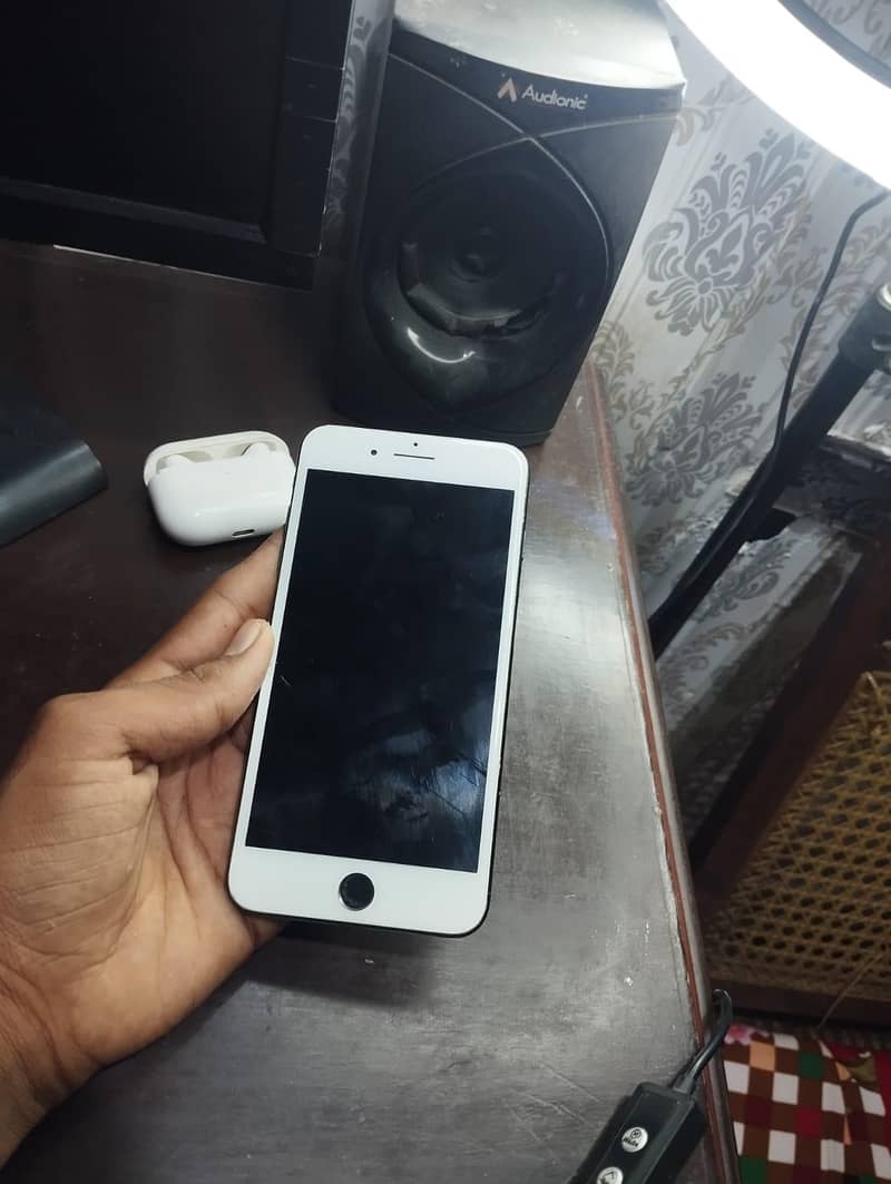 Apple iPhone 7 Plus 4