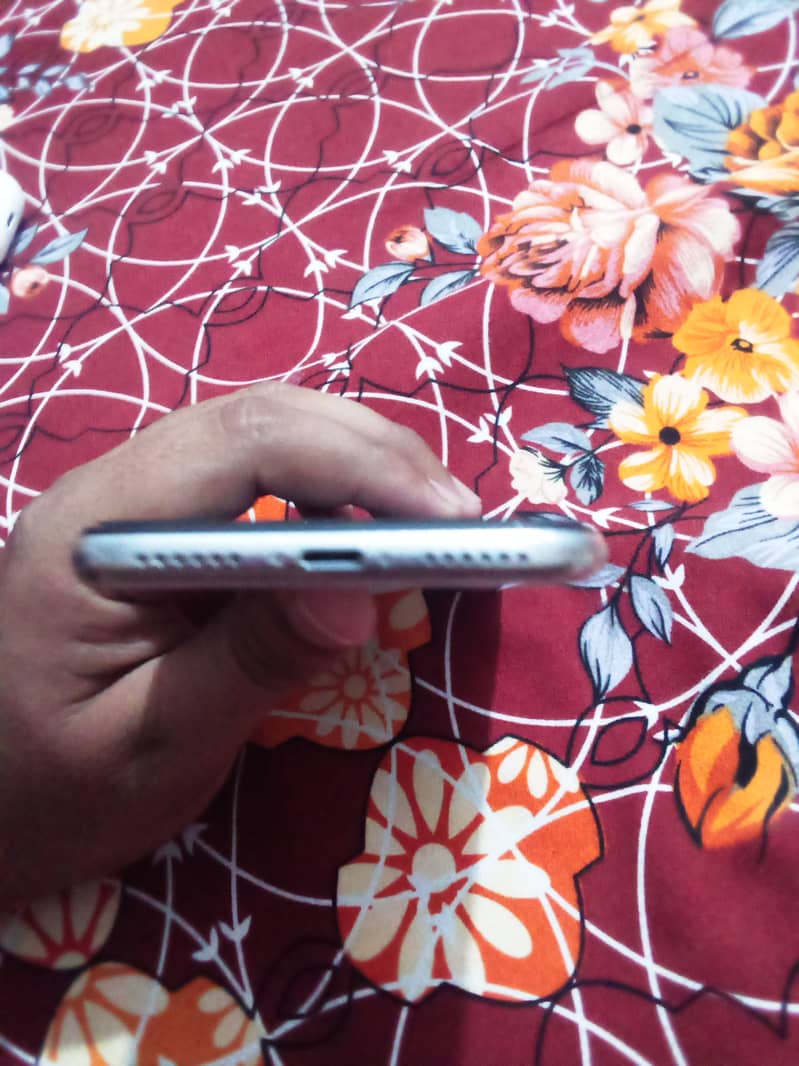 Apple iPhone X 3