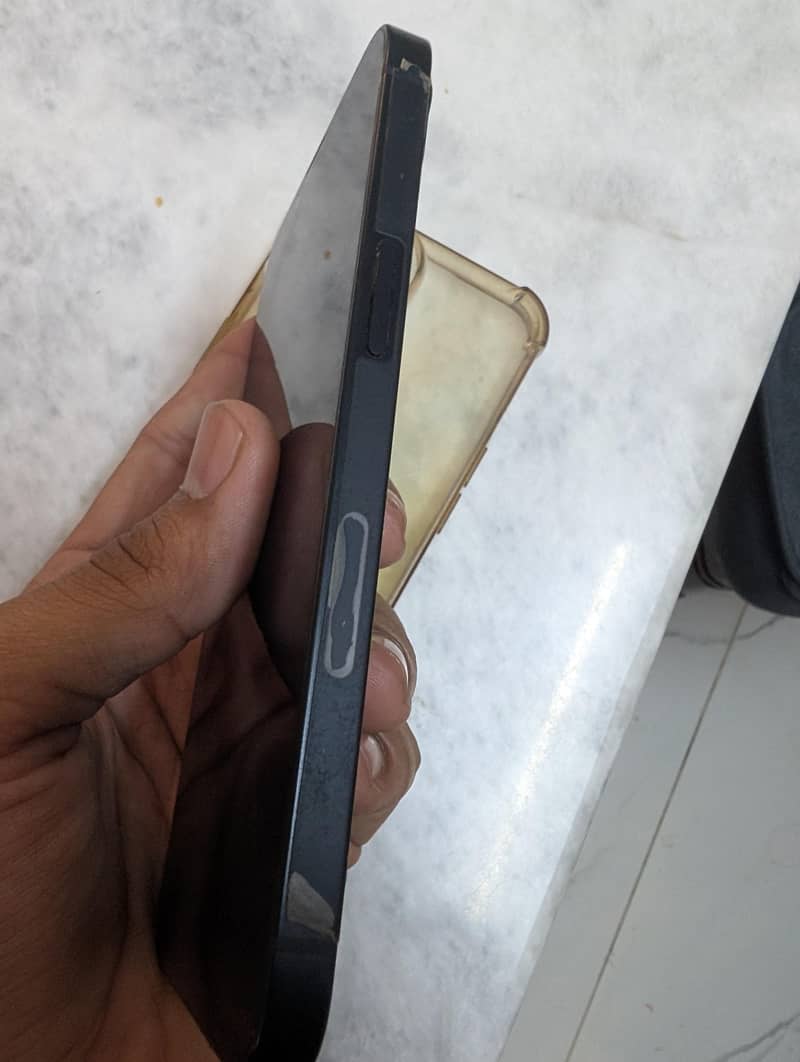 Apple iPhone 13 2