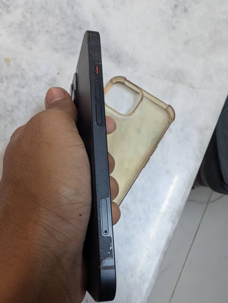 Apple iPhone 13 4