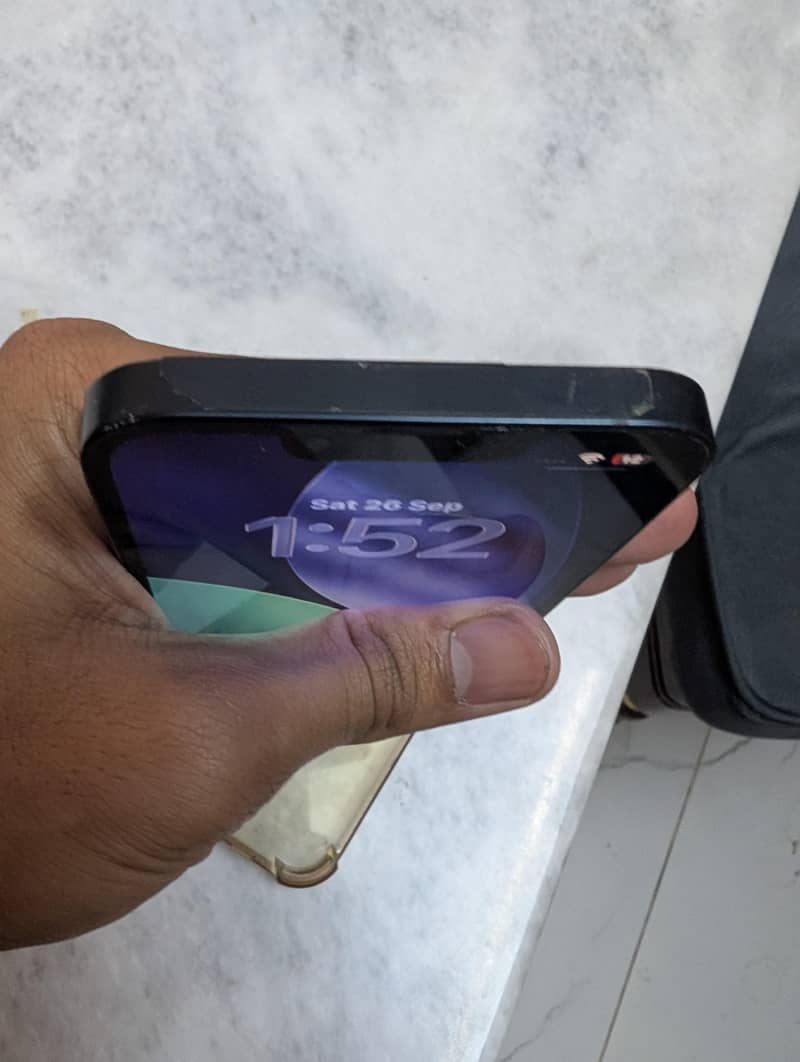 Apple iPhone 13 5