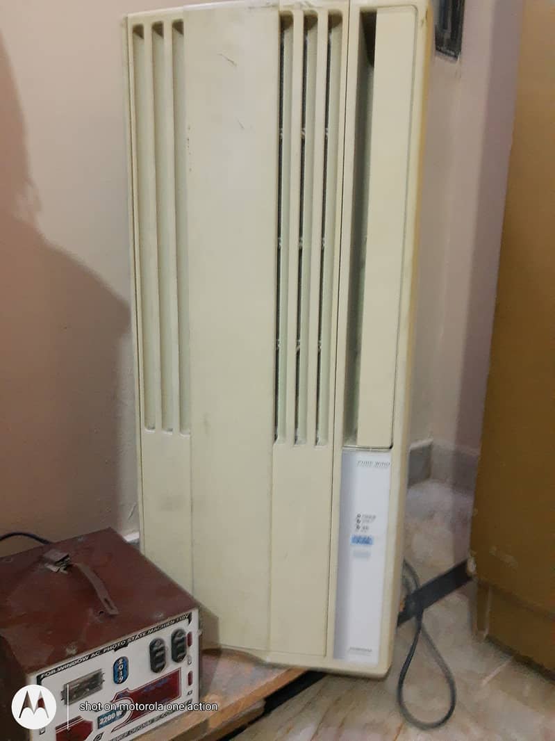 Corona window Ac 1