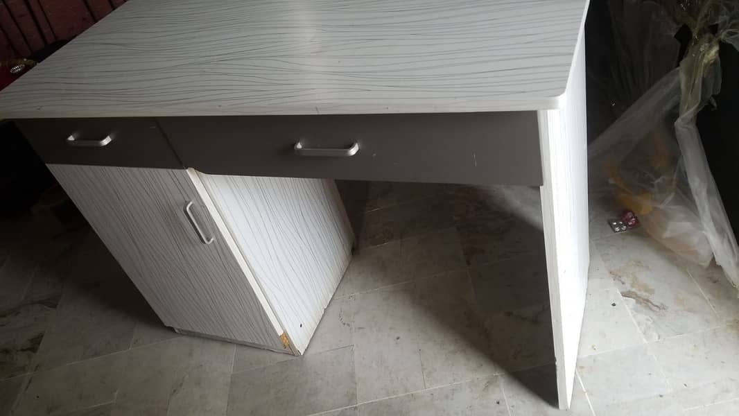 Study table 0