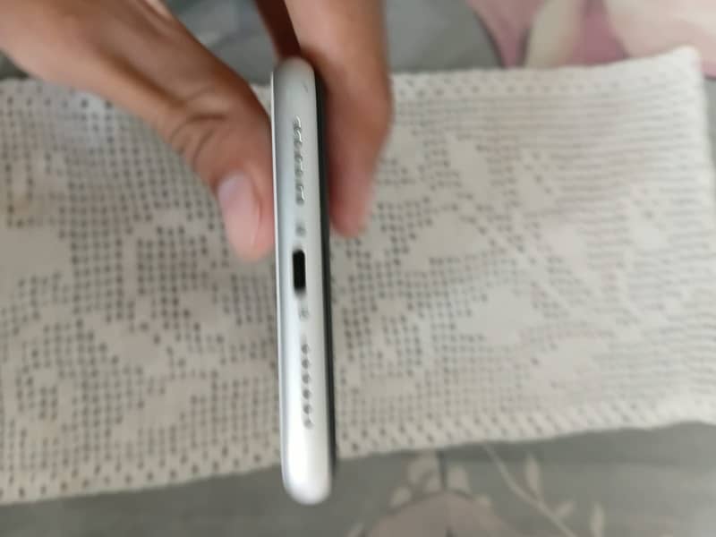 Apple iPhone 11 3