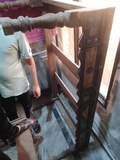 5 feet Pati wooden stand full heavy