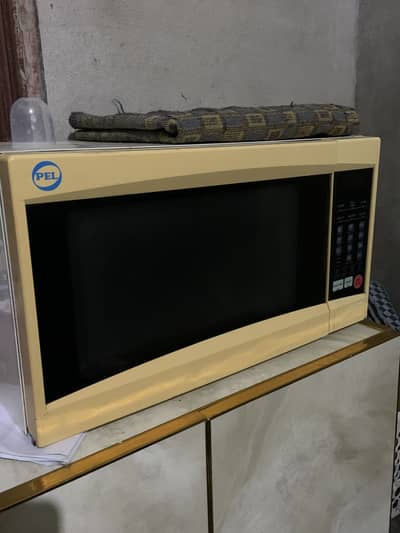 Microwave oven.