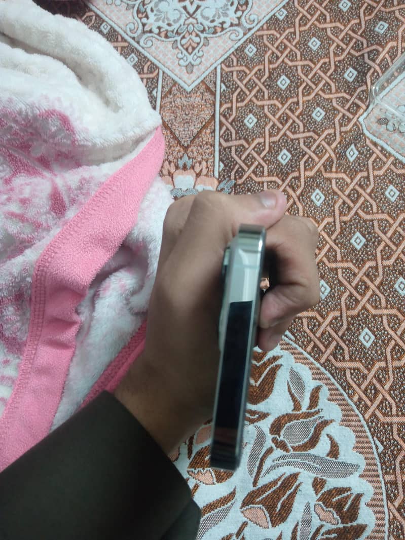 Apple iPhone 13 Pro 3