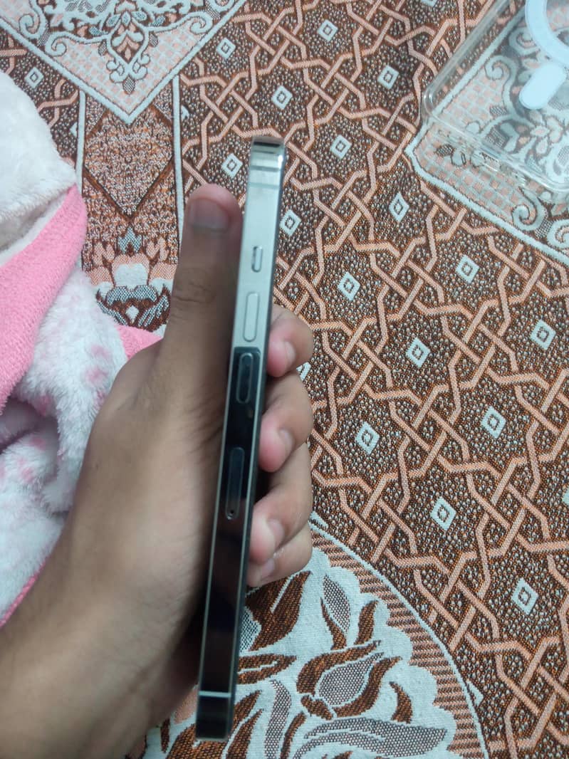 Apple iPhone 13 Pro 4
