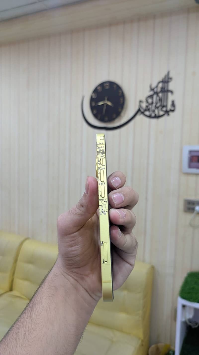 Apple iPhone 14 3