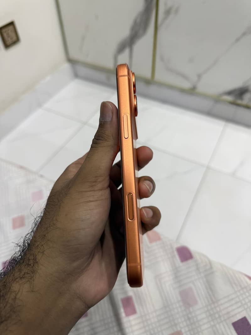 Apple iPhone 17 Pro Max 4