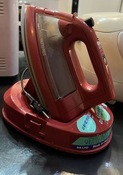 SANYO Shuttle Press Cordless Steam Iron – 1300W (Made in Japan)