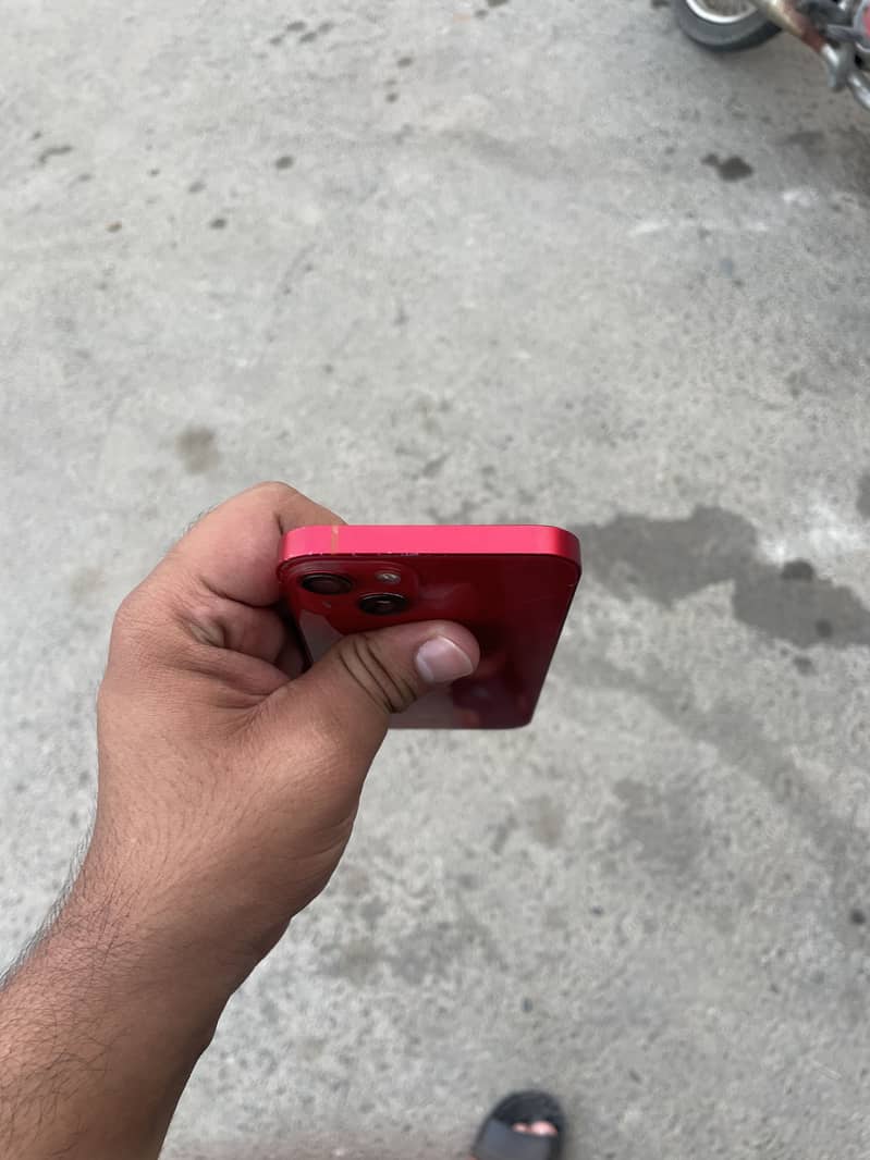 Apple iPhone 13 5
