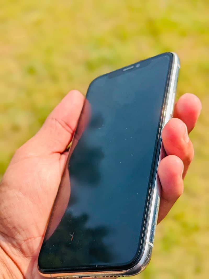 iPhone 11 Pro 0