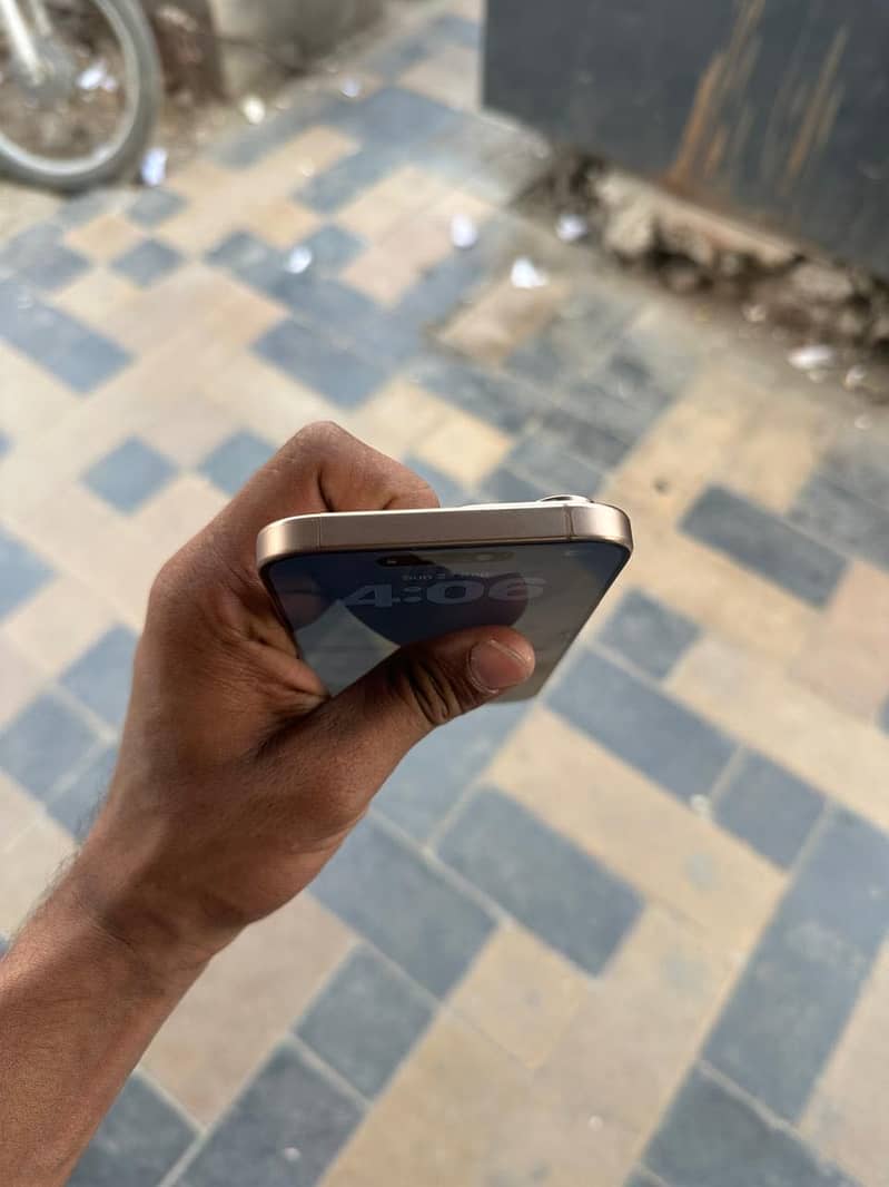 Iphone 16 pro max 3