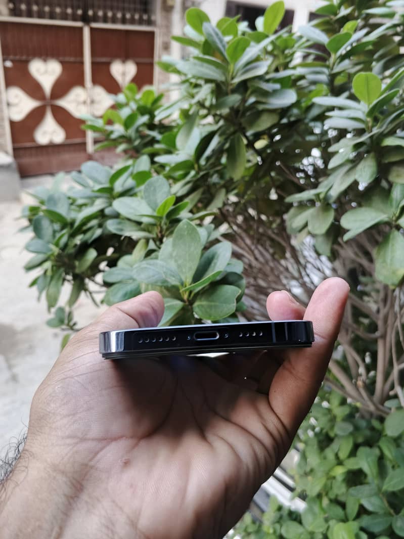 Apple iPhone 13 Pro Max 4