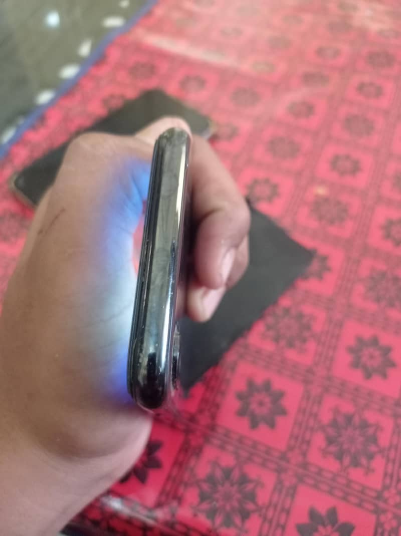Apple iPhone 11 Pro 1