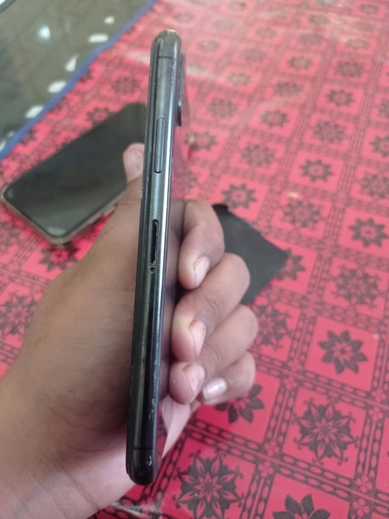 Apple iPhone 11 Pro 2