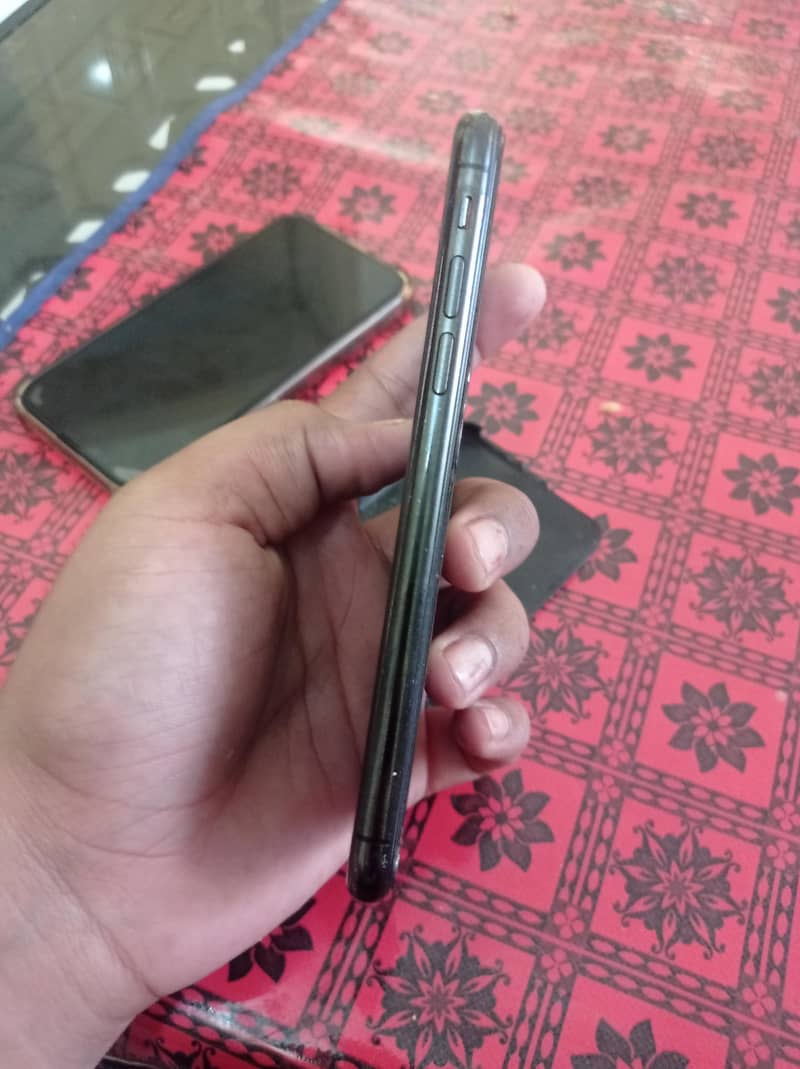 Apple iPhone 11 Pro 3