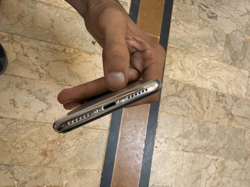 Apple iPhone X 3