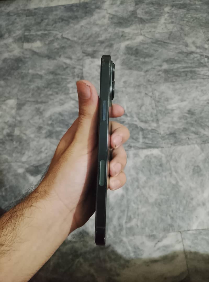 Apple iPhone 13 Pro Max 2